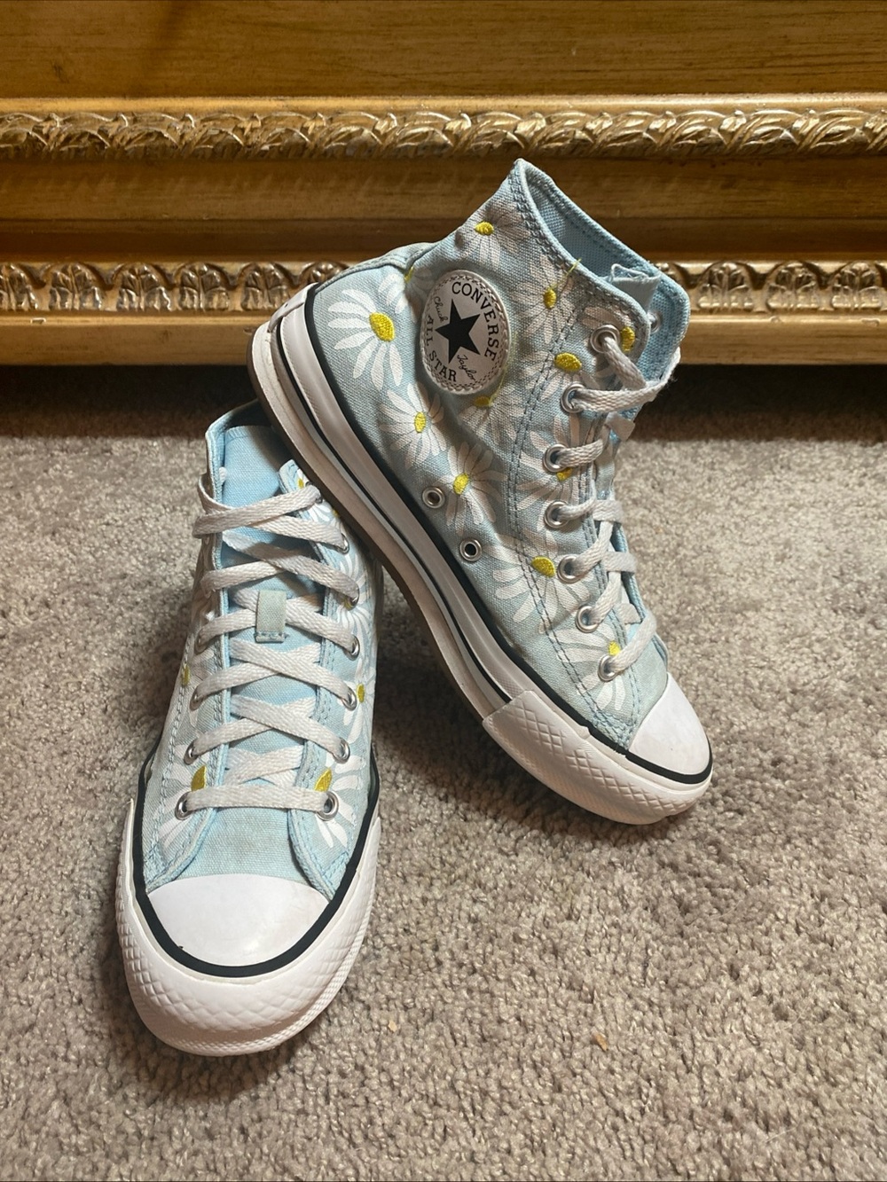 Converse Chuck Taylor High Top Sneakers — Light Blue Daisy SZ 4.5
